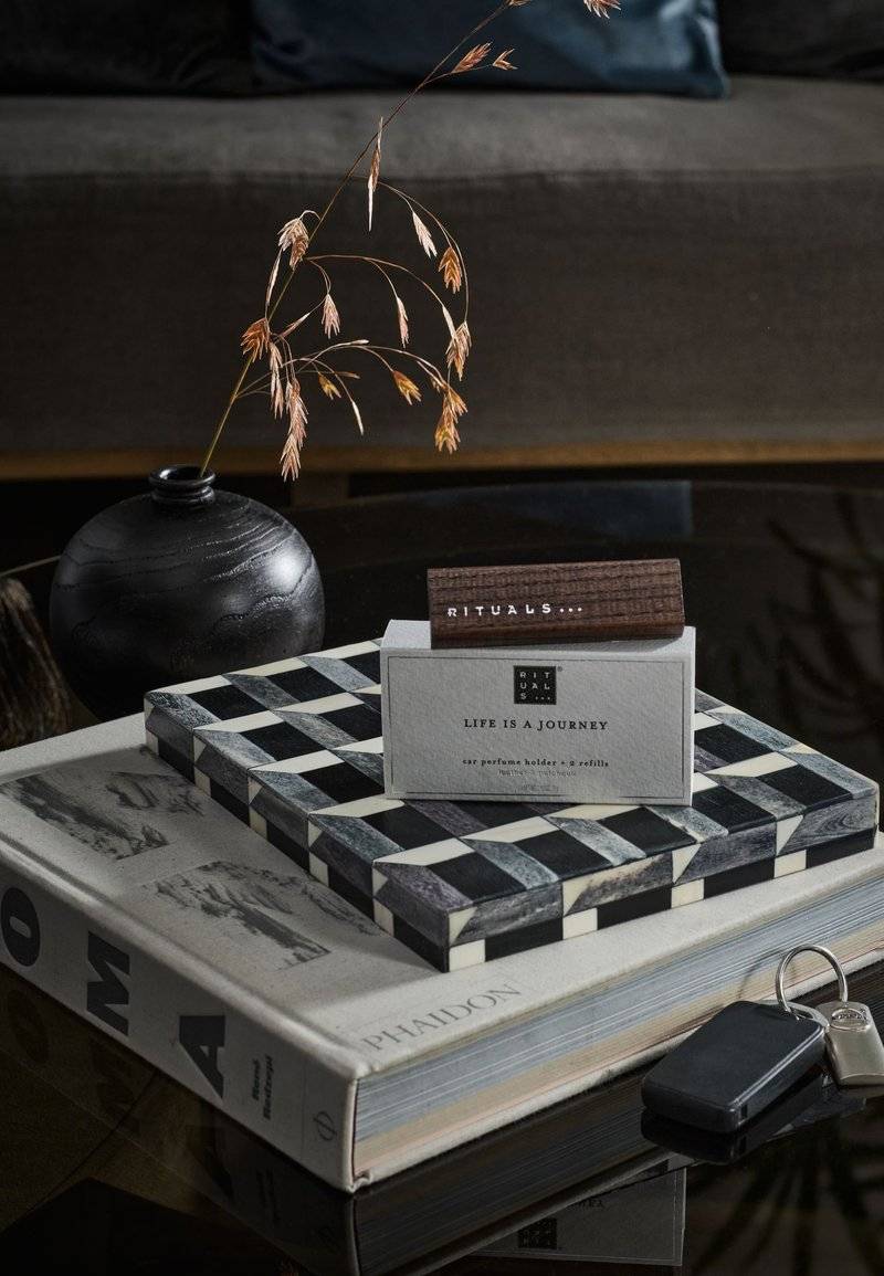 Rituals Rituals CAR PERFUME "LIFE IS A JOURNEY" SPORT - LEATHER, TONKA BEAN & HERBACEOUS PATCHOULI - Home fragrance Lagerräumung