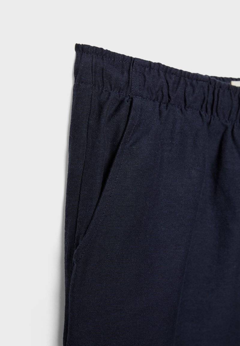 Stradivarius Stradivarius LOOSE-FITTING - Trousers - dark blue Tägliche Deals