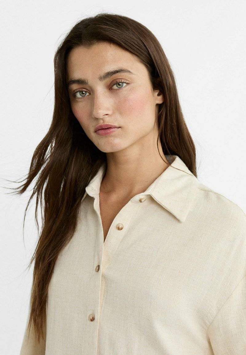 Stradivarius Stradivarius Button-down blouse - stone Begrenzte Freigabe