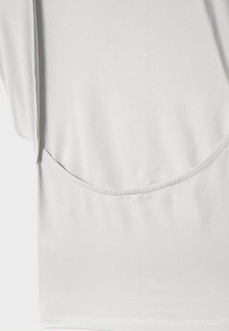 Stradivarius Stradivarius OPEN-BACK - Basic T-shirt - white Letzter Tag
