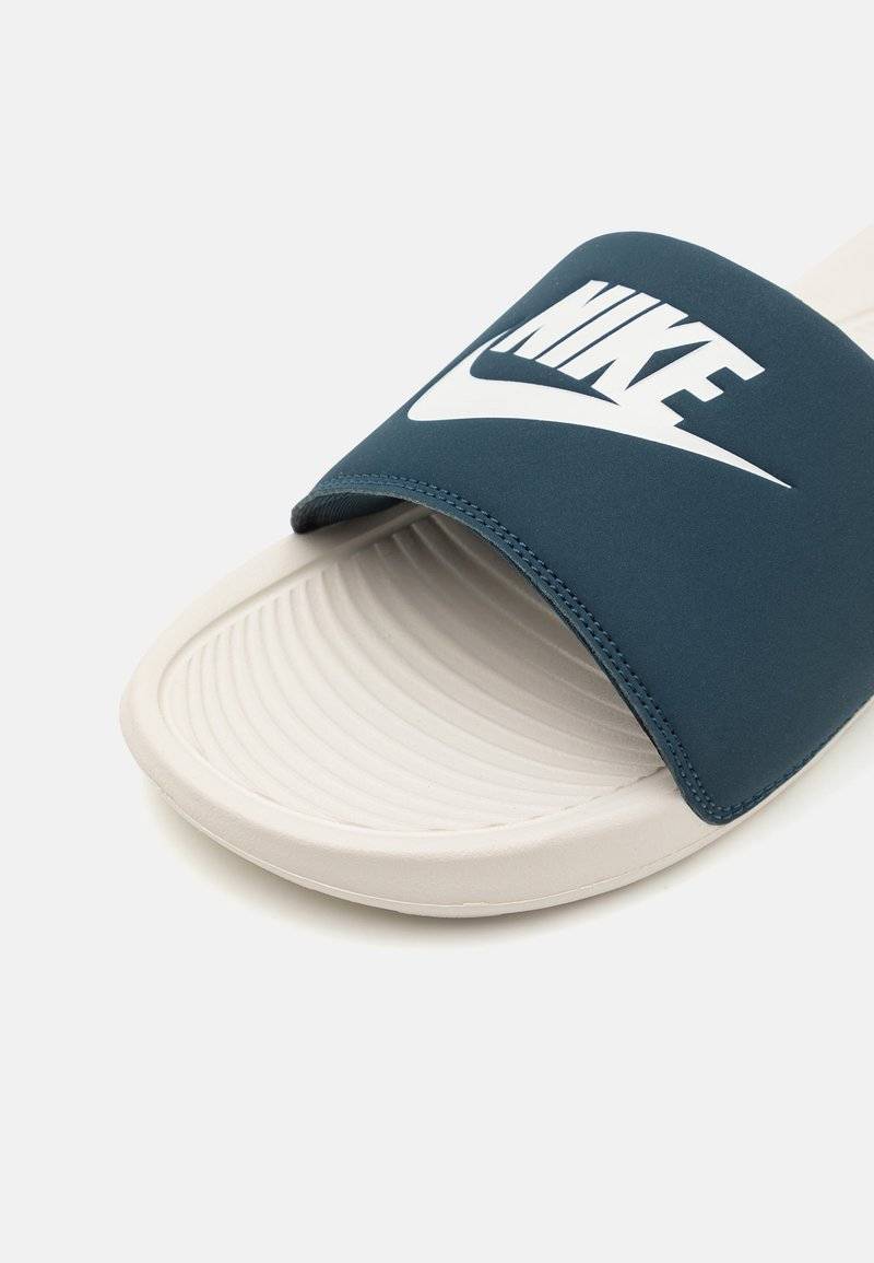Nike Sportswear Nike Sportswear VICTORI ONE SLIDE - Pool slides Versandkostenfrei