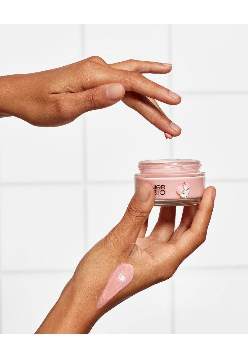 Garnier Garnier ORGANIC ROSY GLOW 3IN1 ROSÉ CREAM - Face cream Nur für heute