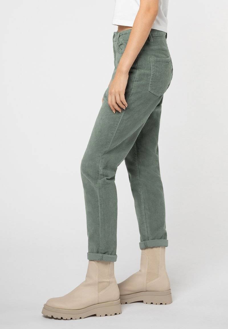 Eight 2 Nine Eight 2 Nine Trousers - middle green Nur noch ein Tag übrig