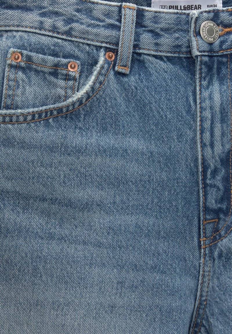 PULL&BEAR PULL&BEAR HIGH-WAIST - BERMUDA - Denim shorts - blue denim Begrenzt auf 3 Tage