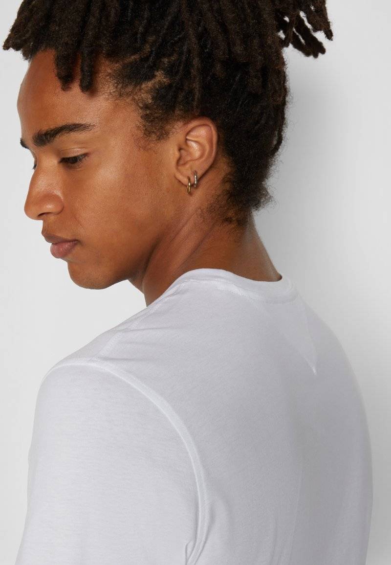 Tommy Jeans Tommy Jeans SLIM TEE - Basic T-shirt - classic white Meist gekauft