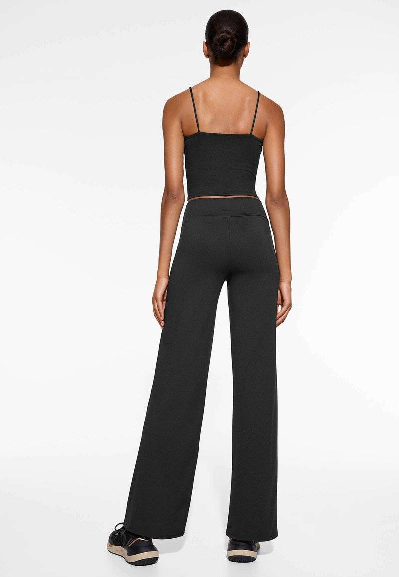 OYSHO OYSHO HIGH-RISE COMFORTLUX STRAIGHT-LEG - Trousers - black Preisnachlass