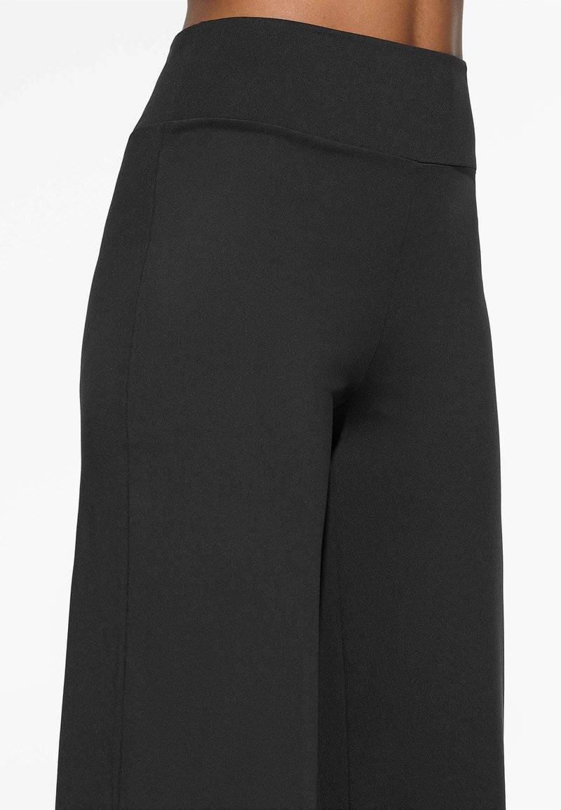 OYSHO OYSHO HIGH-RISE COMFORTLUX STRAIGHT-LEG - Trousers - black Preisnachlass