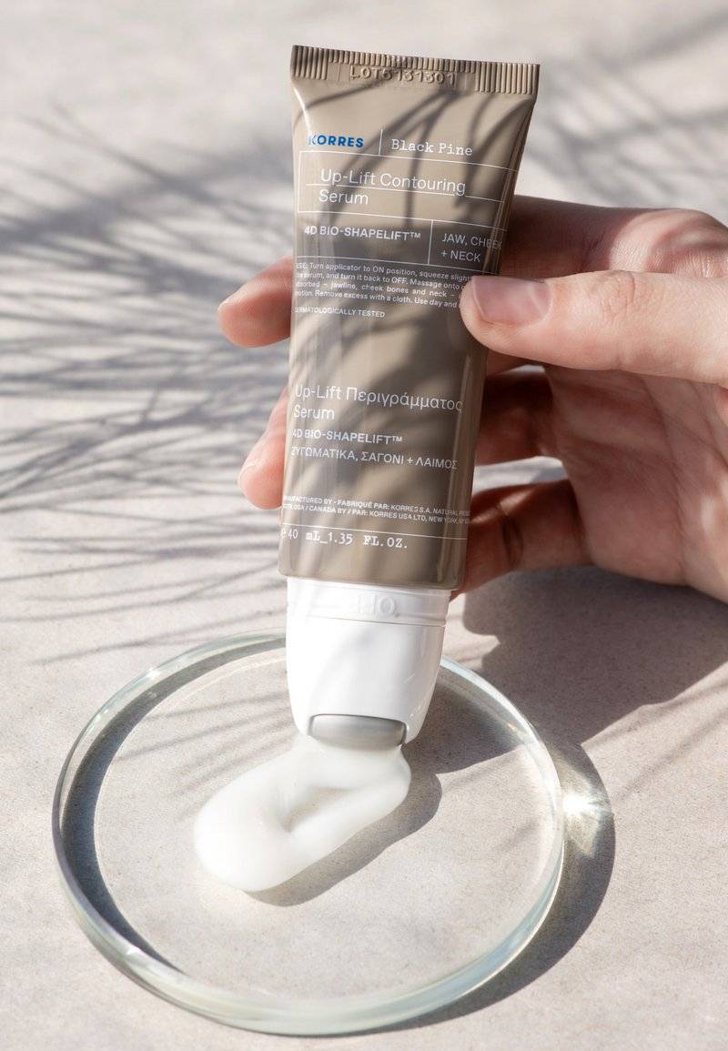 KORRES KORRES BLACK PINE 4D BIOSHAPELIFT™ FIRMING AND RE-CONTOURING SERUM - Serum Große Rabatte