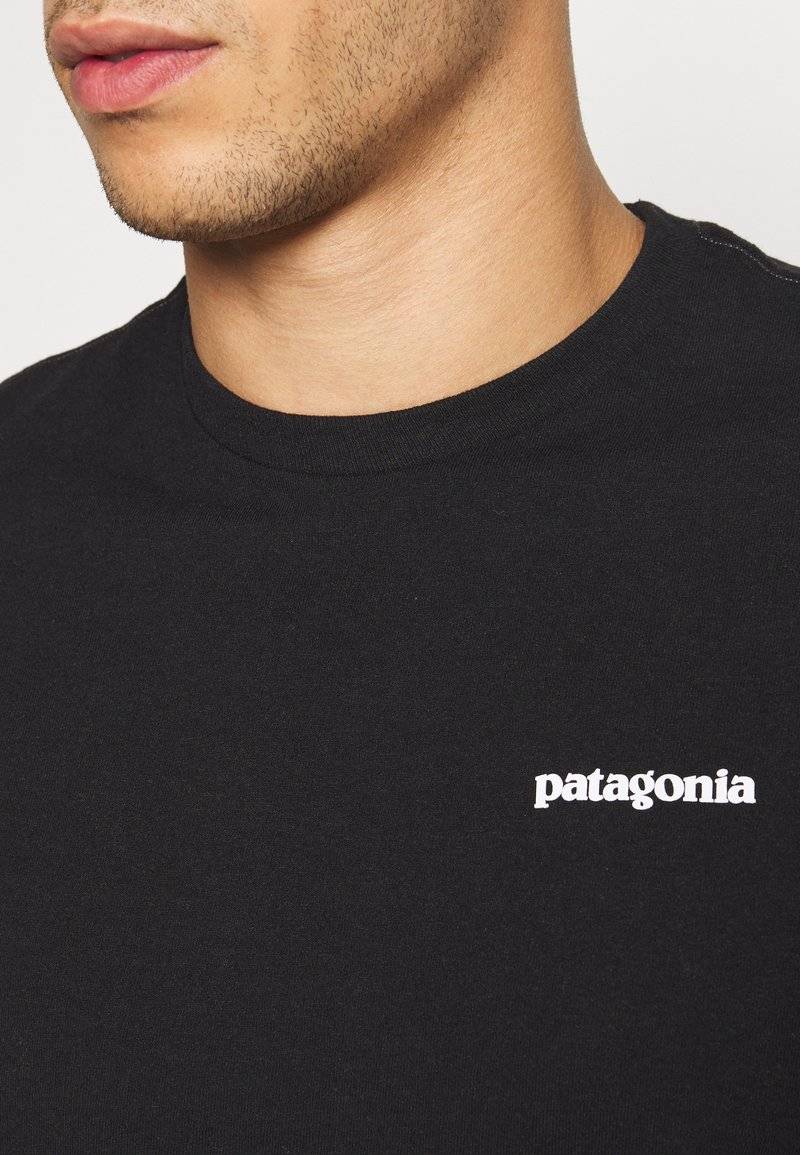 Patagonia Patagonia LOGO TEE - Print T-shirt - black 50% Rabatt für begrenzte Zeit