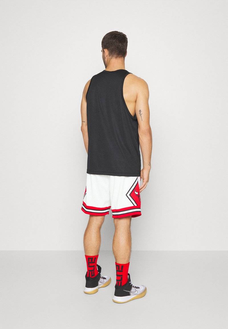 Mitchell & Ness Mitchell & Ness NBA CHICAGO BULLS SWINGMAN SHORT - Sports shorts - white Rabatte dieses Monats