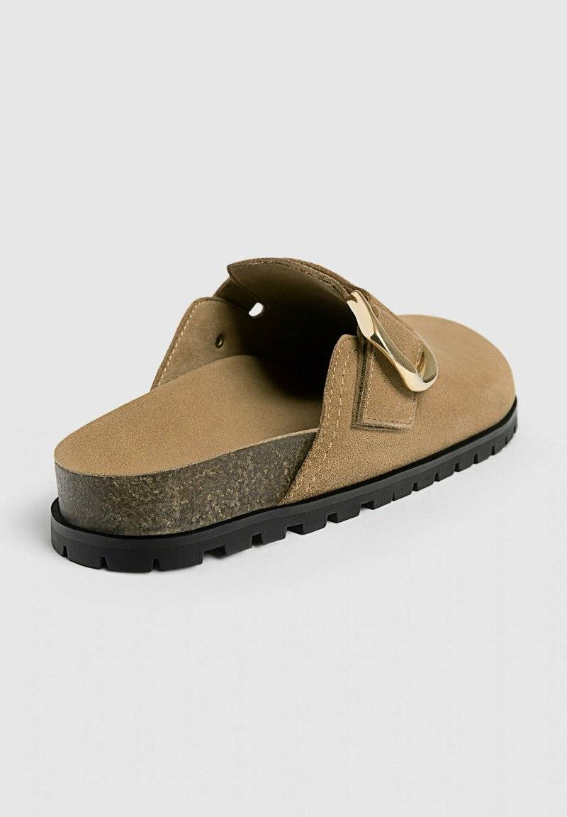 Stradivarius Stradivarius WITH BUCKLE DETAILS - Clogs - beige Saisonschlussverkauf