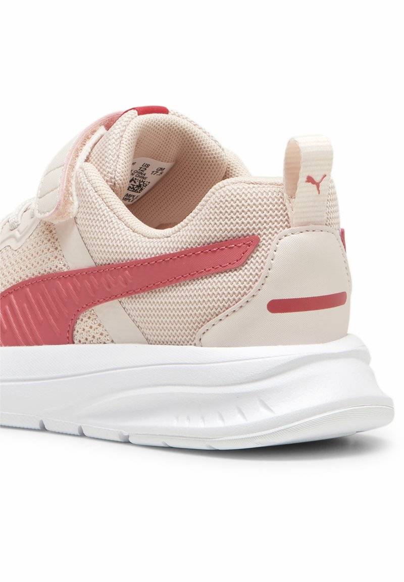 Puma Puma EVOLVE - Stability running shoes - island pink white tart cherry Weihnachtsangebot