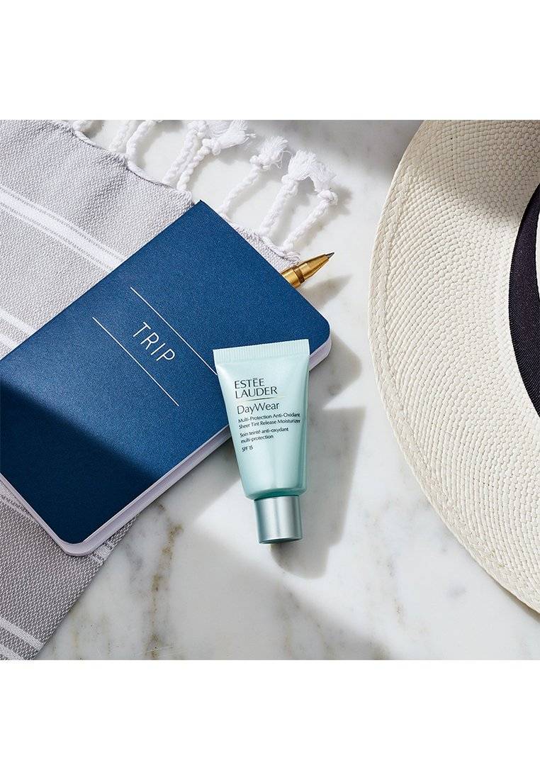 ESTÉE LAUDER ESTÉE LAUDER DAYWEAR SHEER TINT RELEASE ADVANCED MULTI-PROTECTION ANTI-OXIDANT MOISTURIZER SPF 15 - Face cream Letzter Tag