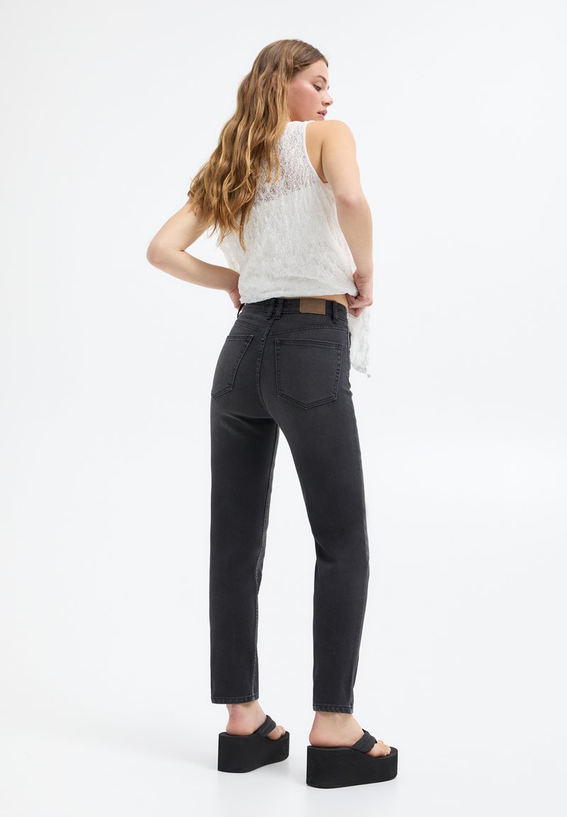PULL&BEAR PULL&BEAR BASIC MOM COMFORT - Straight leg jeans - black Im Verkauf