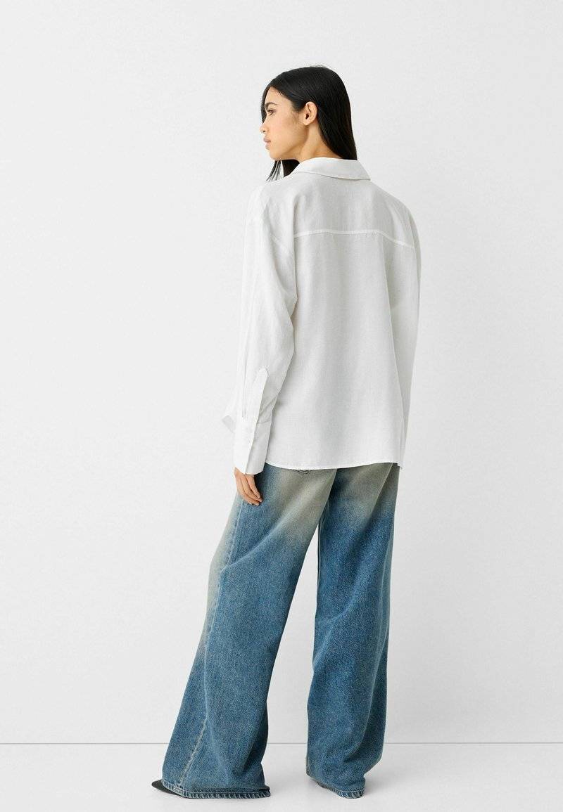 Bershka Bershka OVERSIZE - Button-down blouse - white zollfrei