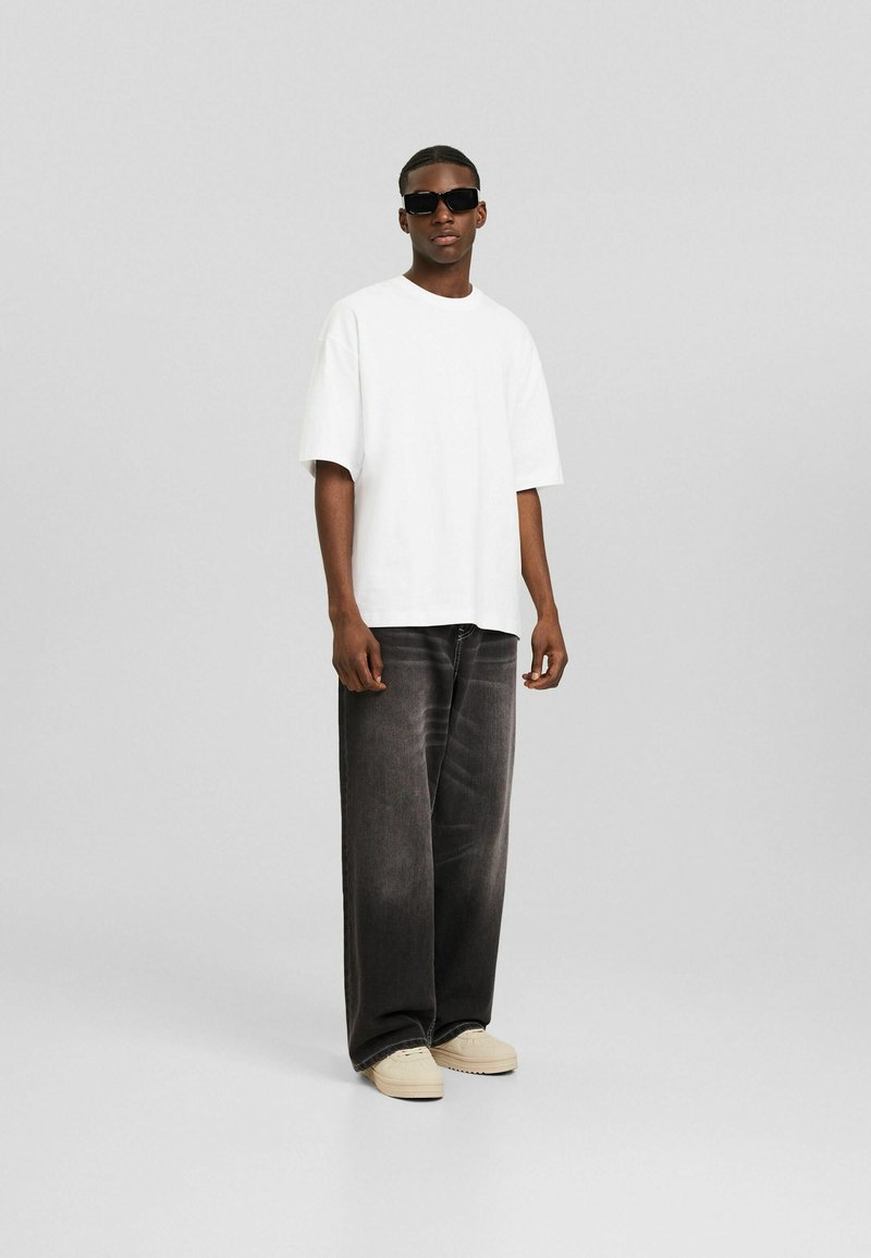 Bershka Bershka SHORT SLEEVE - Basic T-shirt - white Rabatte dieses Monats
