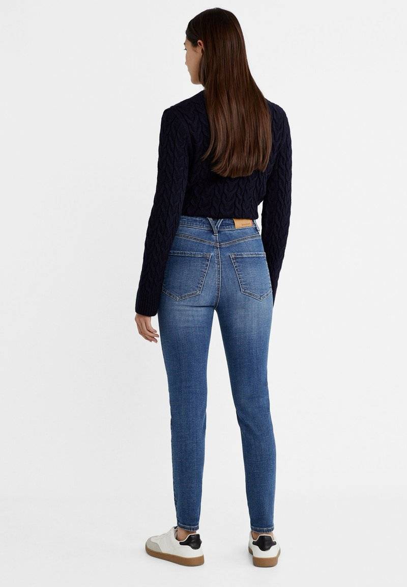 Stradivarius Stradivarius MIT SEHR HOHEM BUND - Jeans Skinny Fit - blue denim Verkauf