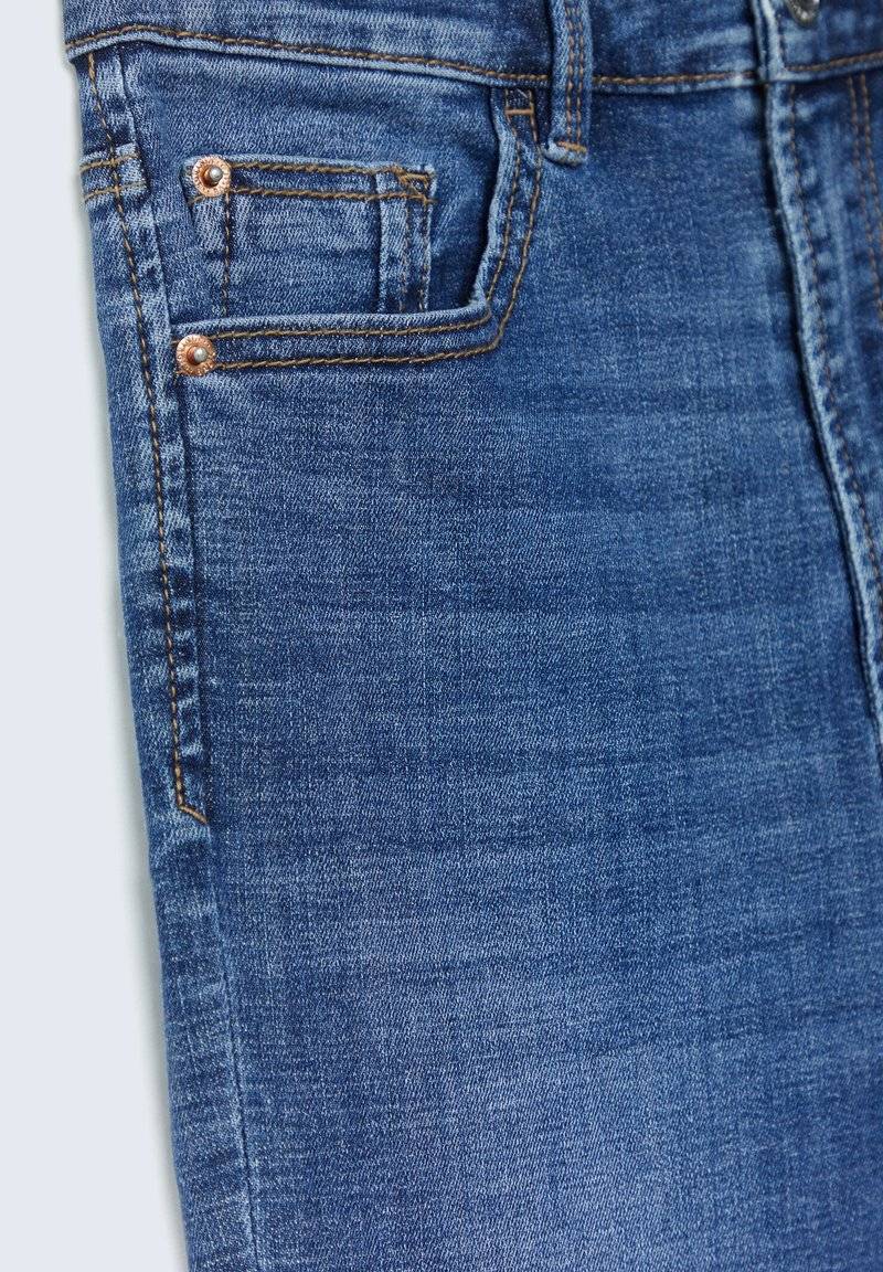 Stradivarius Stradivarius MIT SEHR HOHEM BUND - Jeans Skinny Fit - blue denim Verkauf
