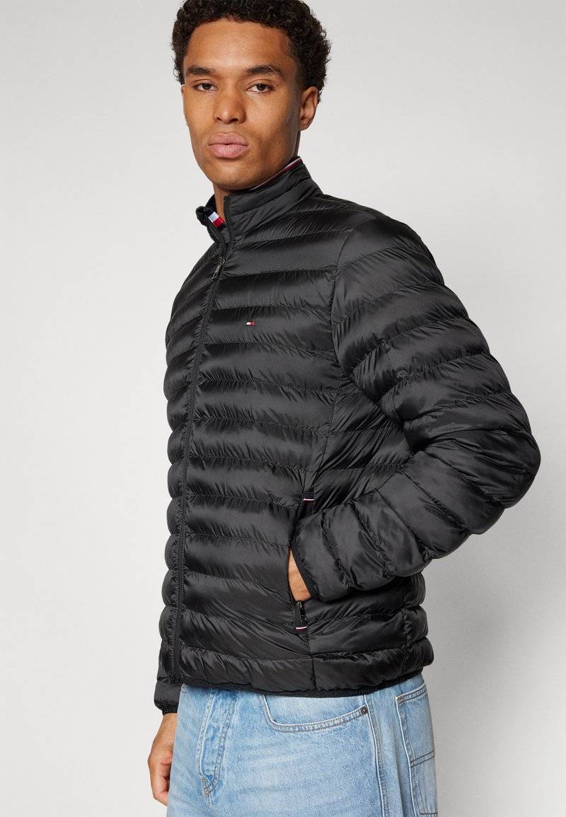 Tommy Hilfiger Tommy Hilfiger PACKABLE - Light jacket - black Angebote