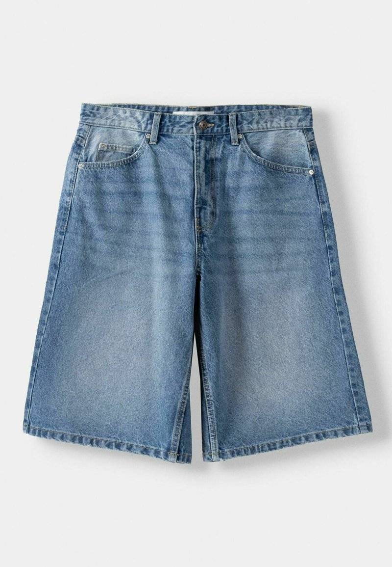 Bershka Bershka BAGGY BERMUDA - Denim shorts - lightblue denim Fabrikverkauf