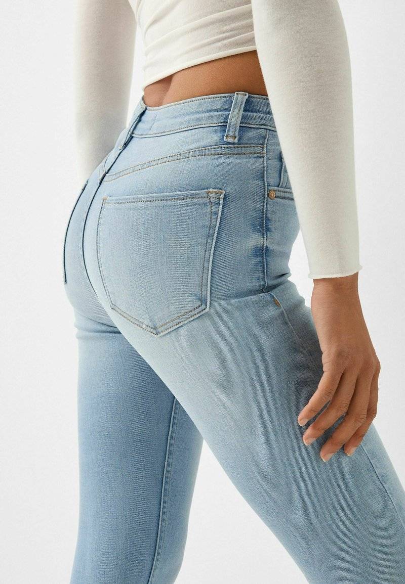 Bershka Bershka SUPER - Jeans Skinny Fit - light blue Blitzverkäufe