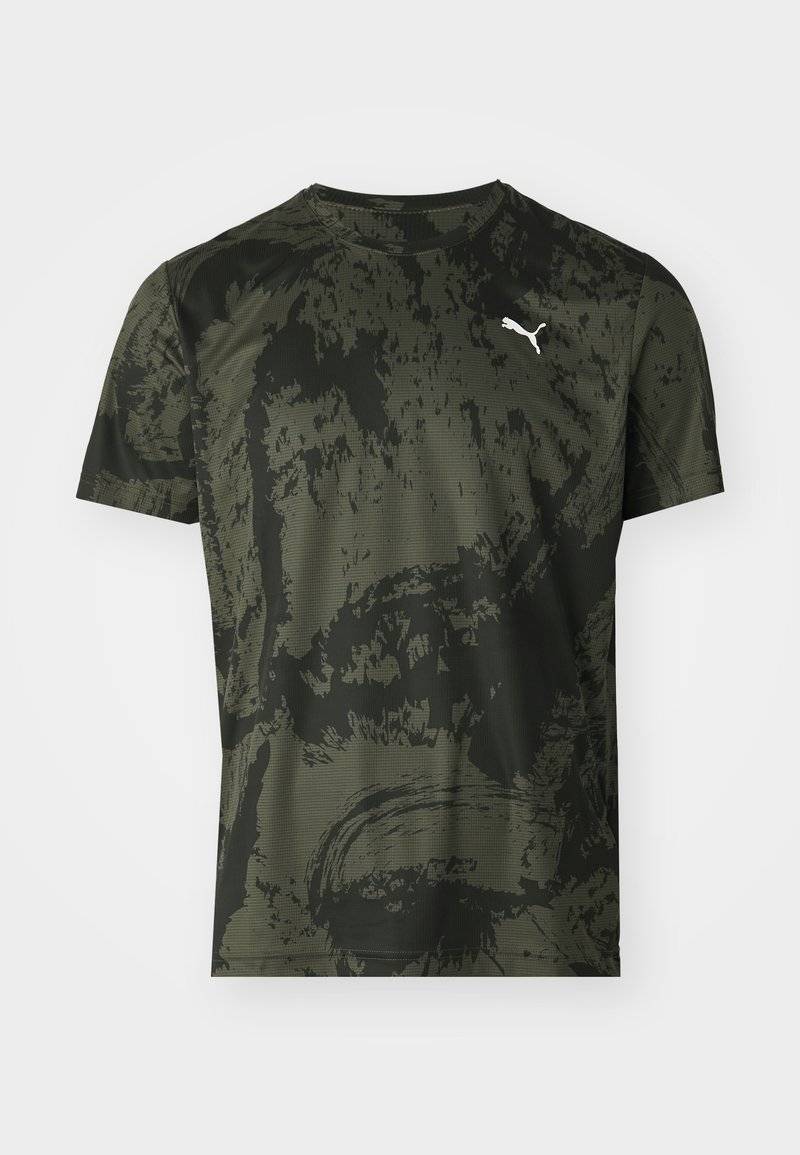 Puma Puma TRAIN ALL DAY TEE - Print T-shirt - dark olive Verkauf