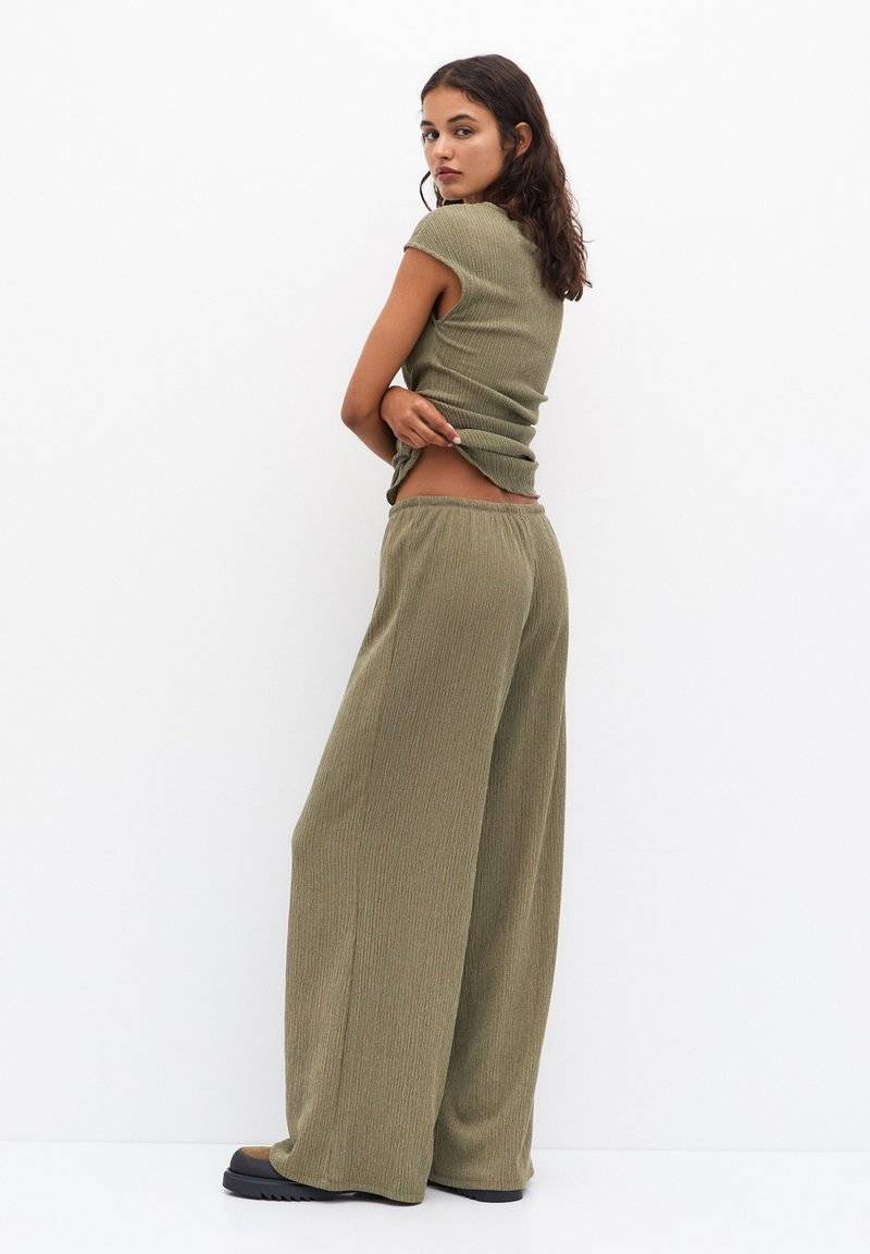 PULL&BEAR PULL&BEAR WIDE-LEG FLOWING - Trousers - khaki Online Shopping
