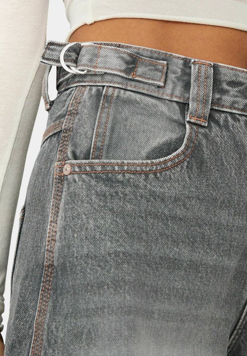 Bershka Bershka WIDE BALLOON CARPENTER - Relaxed fit jeans - grey Weihnachtsangebot