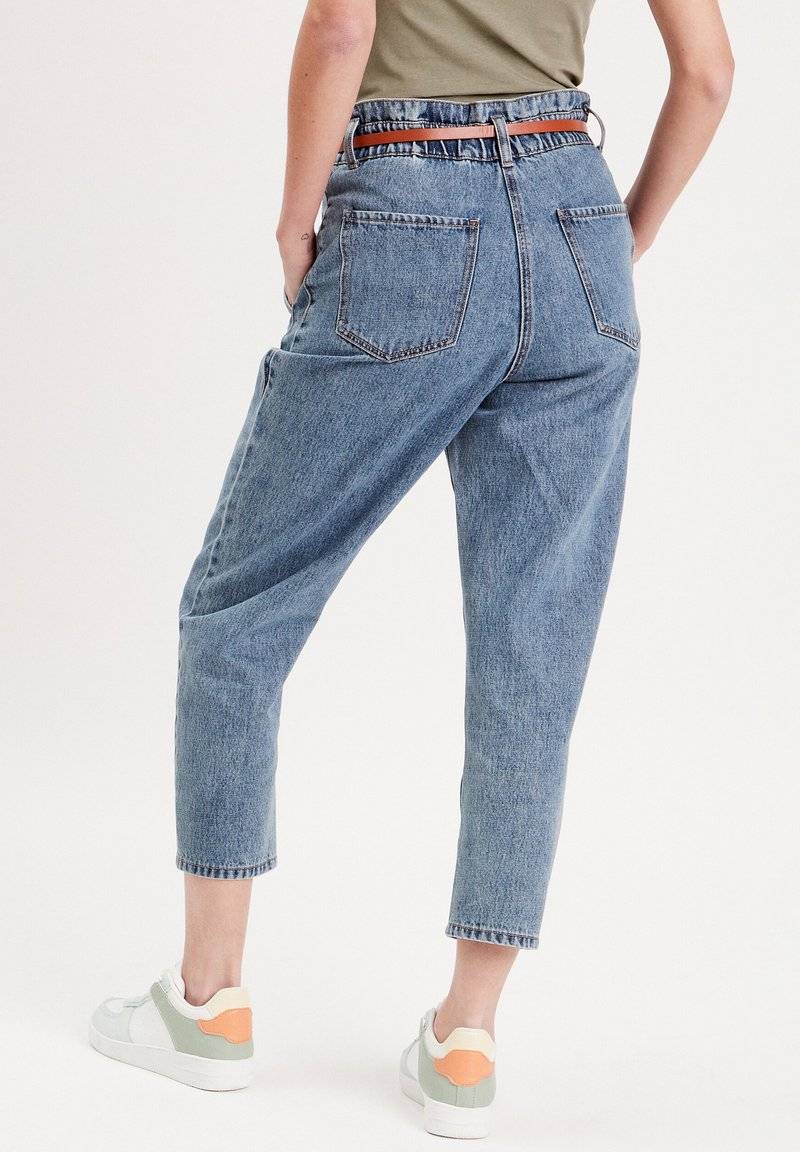 Cache Cache Cache Cache SLOUCHY-MIT GÜRTEL - Jeans Tapered Fit - denim stone Große Rabatte
