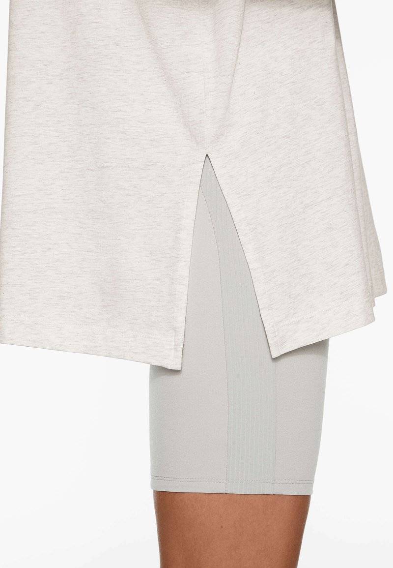 OYSHO OYSHO SHORT SLEEVE - Basic T-shirt - mottled light grey 50% Rabatt mit kostenlosem Versand
