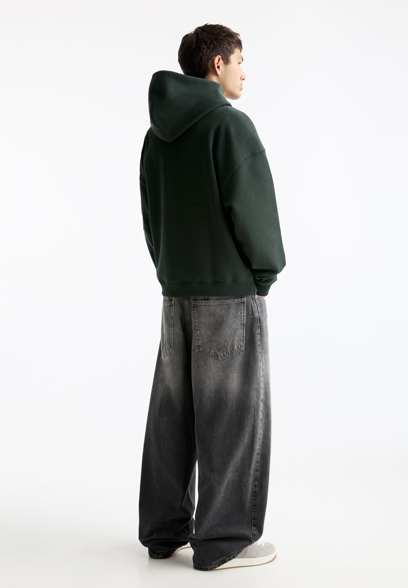 PULL&BEAR PULL&BEAR BOXY - Hoodie - dark green Großer Ausverkauf