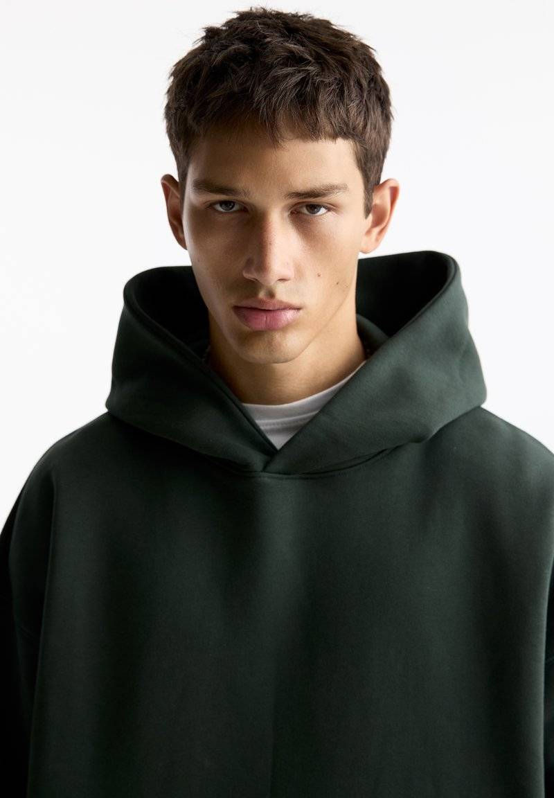 PULL&BEAR PULL&BEAR BOXY - Hoodie - dark green Großer Ausverkauf