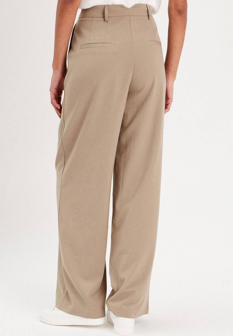 Cache Cache Cache Cache WEITE FLIESSENDE MIT ABNÄHERN - Trousers - vert kaki Exklusive Angebote