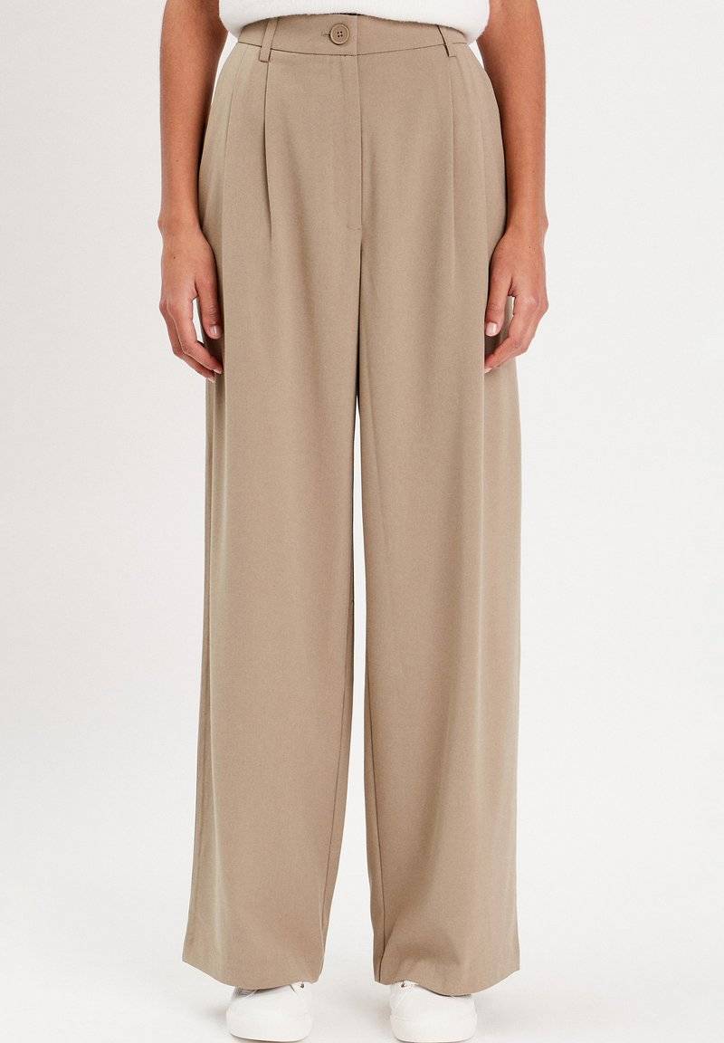 Cache Cache Cache Cache WEITE FLIESSENDE MIT ABNÄHERN - Trousers - vert kaki Exklusive Angebote