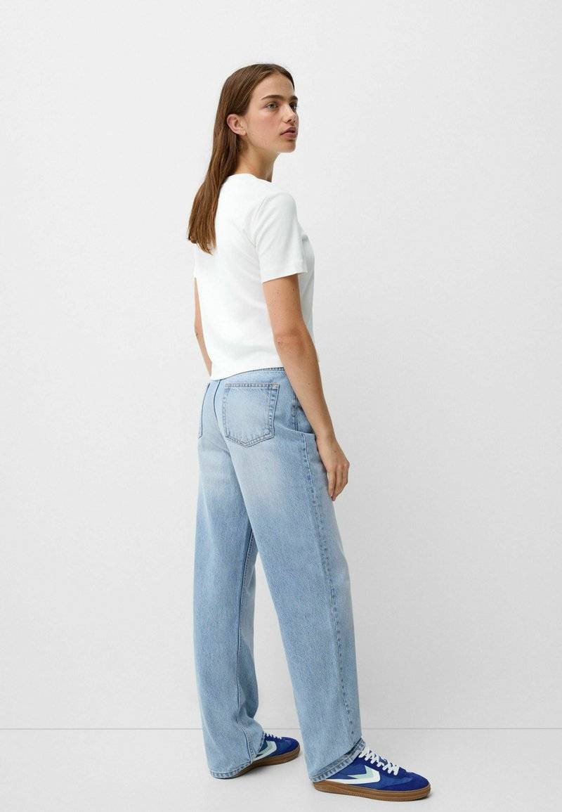 Bershka Bershka MOM - Straight leg jeans Kauf eins, bekomm eins gratis
