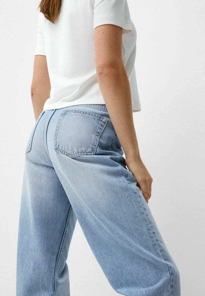 Bershka Bershka MOM - Straight leg jeans Kauf eins, bekomm eins gratis