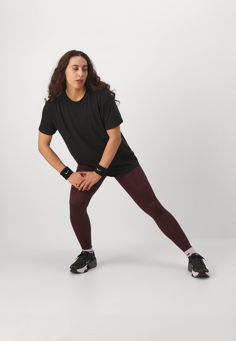 Nike Performance Nike Performance ONE RELAXED TOP - Sports T-shirt - black Super Rabatt