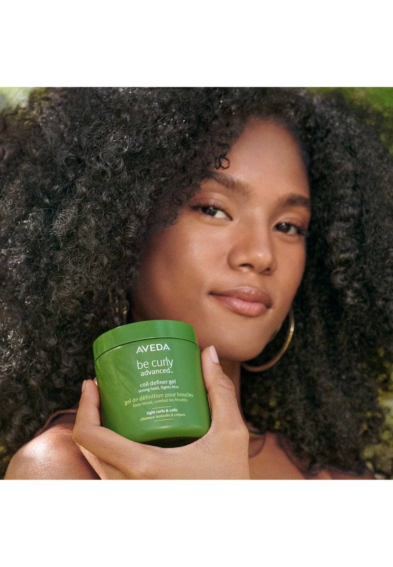 Aveda Aveda BE CURLY ADVANCED™ COIL DEFINER GEL - Hair styling Großer Ausverkauf