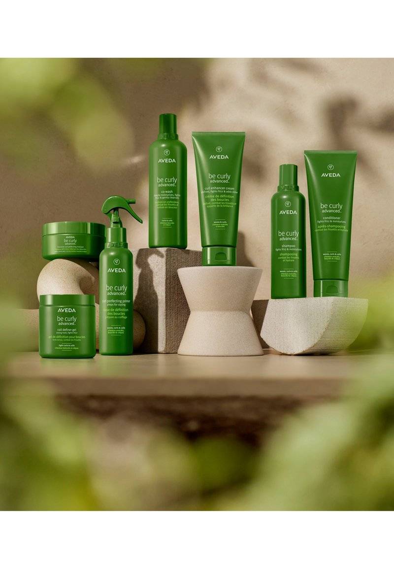 Aveda Aveda BE CURLY ADVANCED™ COIL DEFINER GEL - Hair styling Großer Ausverkauf