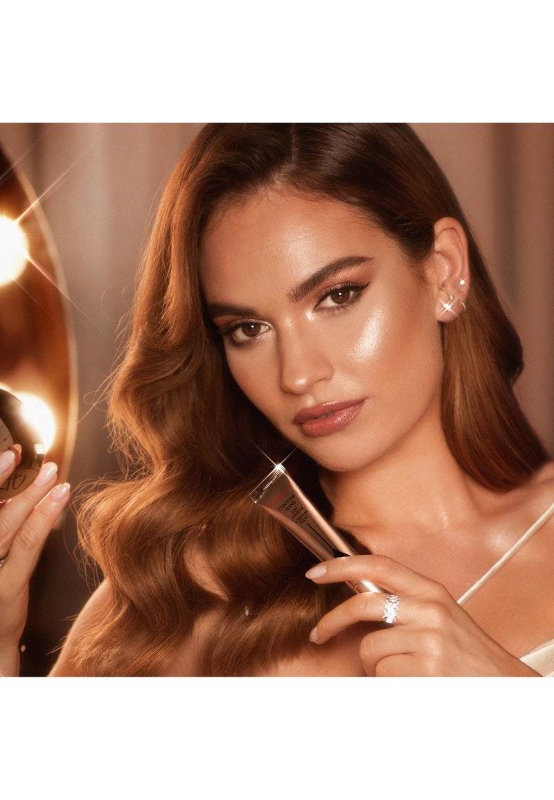 Charlotte Tilbury Charlotte Tilbury HOLLYWOOD CONTOUR LIGHT WAND - Foundation 50% Rabatt mit kostenlosem Versand