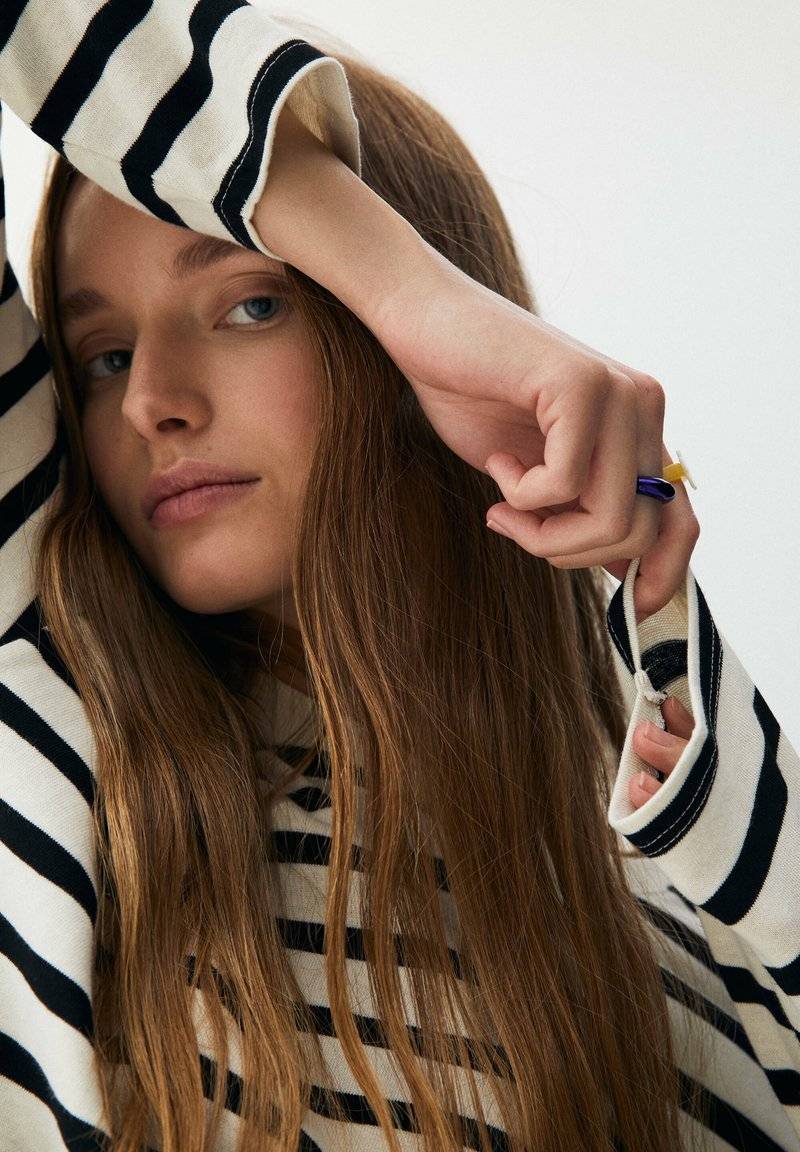 PULL&BEAR PULL&BEAR BASIC - Long sleeved top - mottled black Kostenloser Versand
