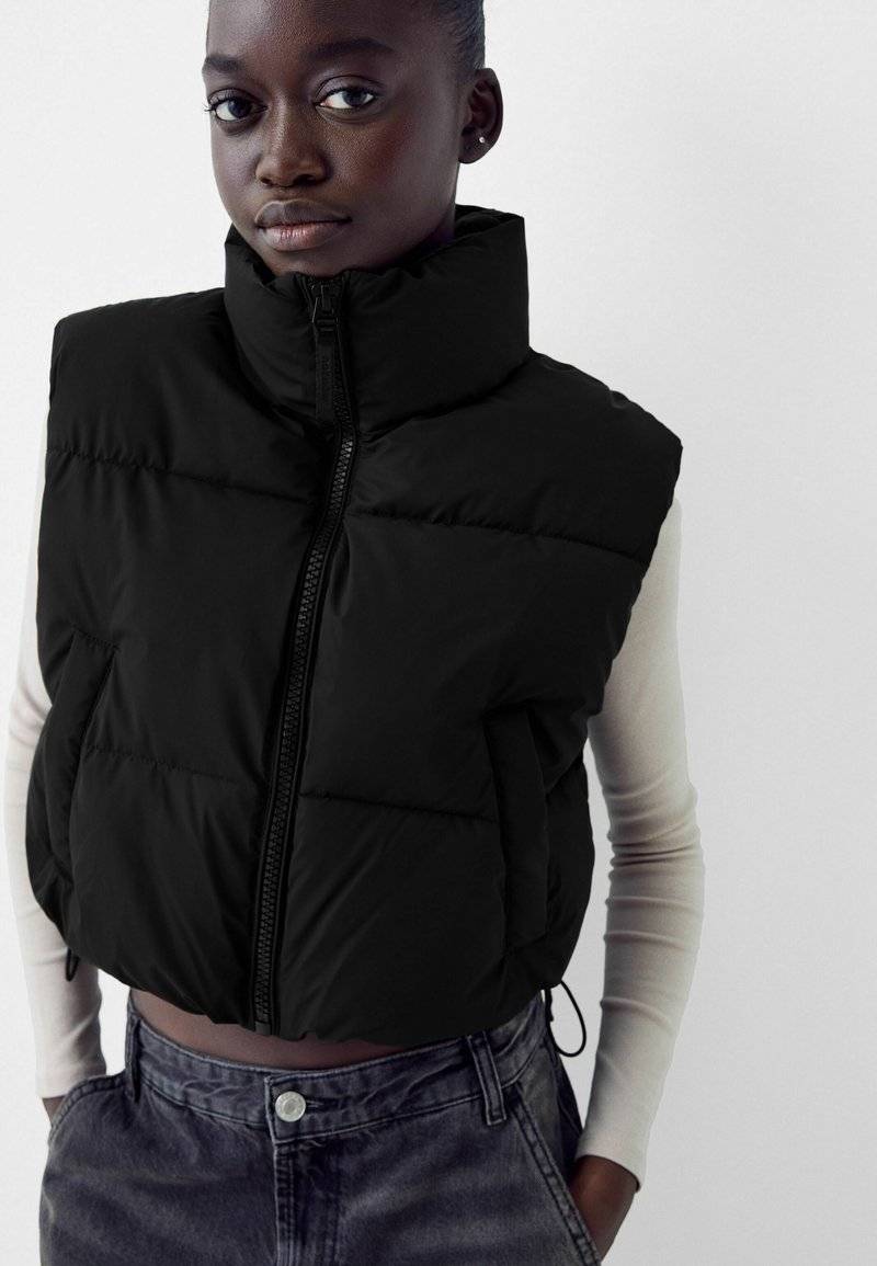 Bershka Bershka CROPPED PUFFER - Waistcoat - black denim Sonderangebot