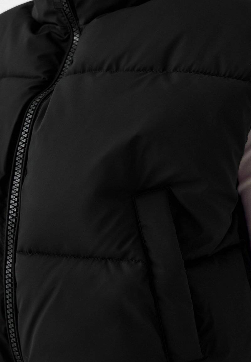 Bershka Bershka CROPPED PUFFER - Waistcoat - black denim Sonderangebot