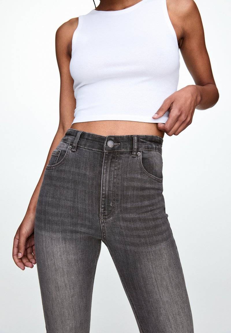 PULL&BEAR PULL&BEAR HIGH WAIST - Jeans Skinny Fit - grey denim Rabatt