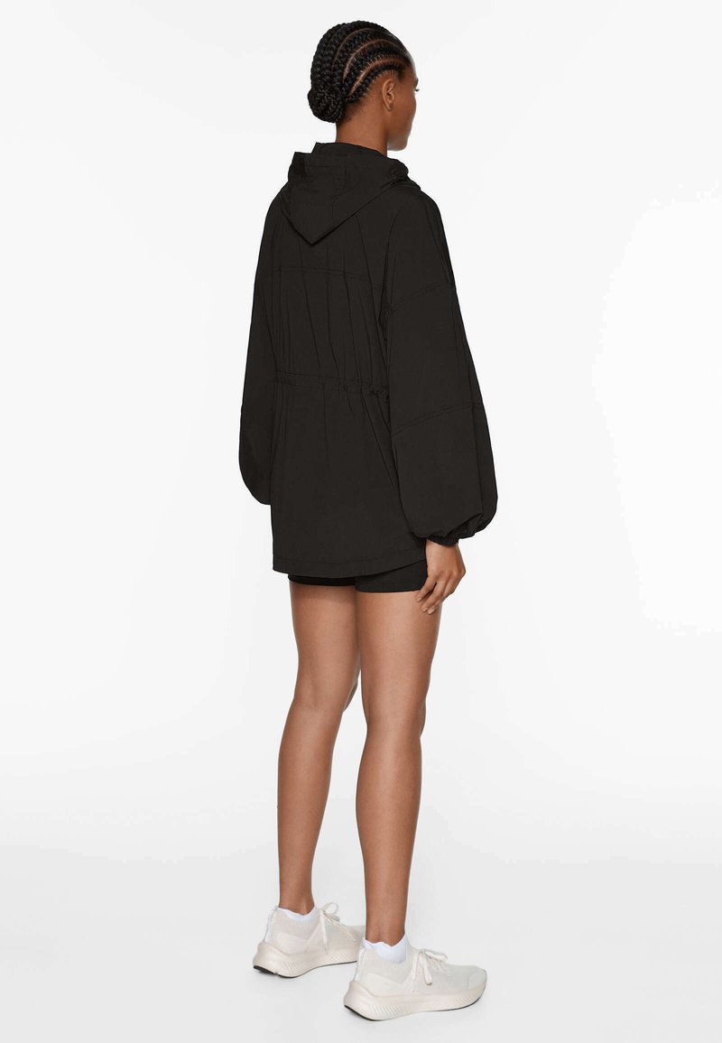 OYSHO OYSHO REPELLENT TECHNICAL - Windbreaker - black Lagerräumung