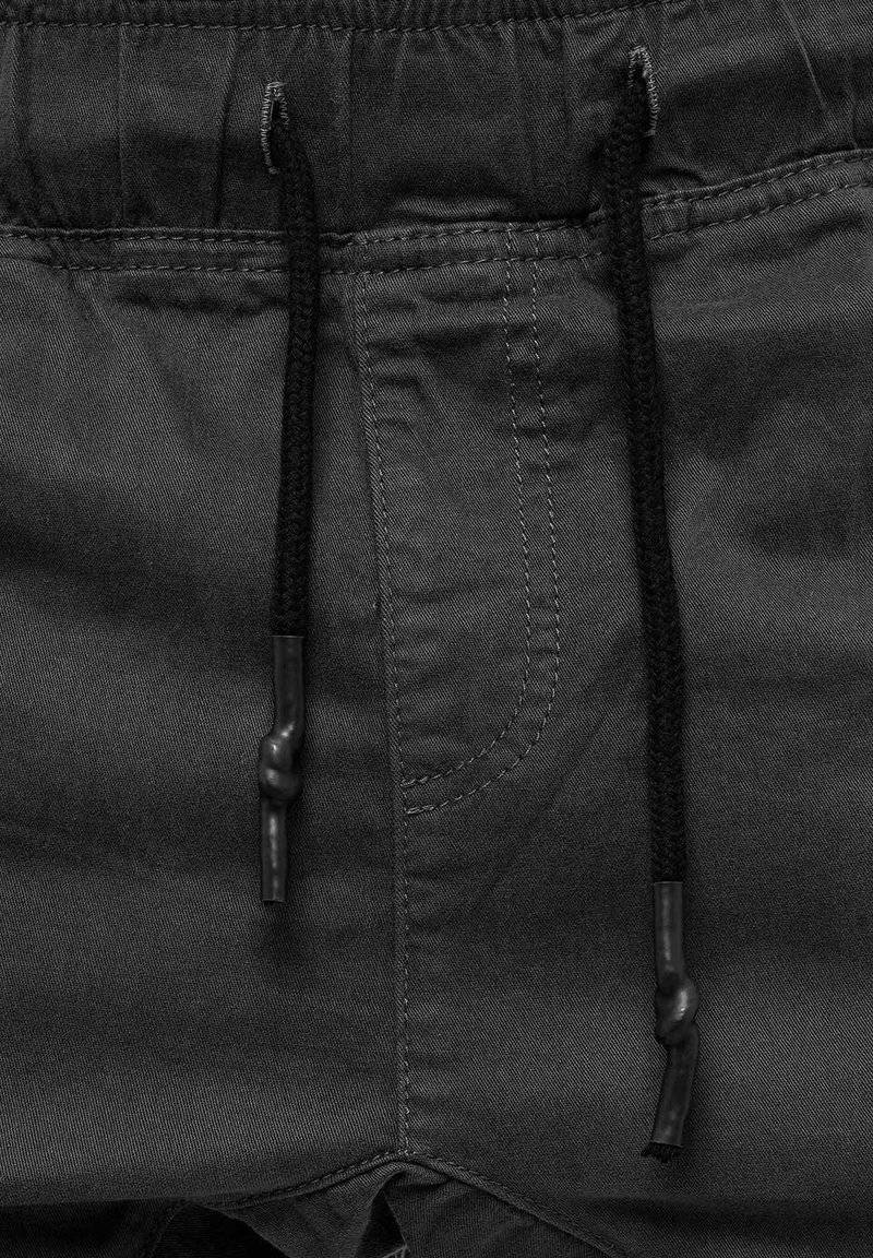 Tazzio Tazzio Cargo trousers - anthrazit Outlet