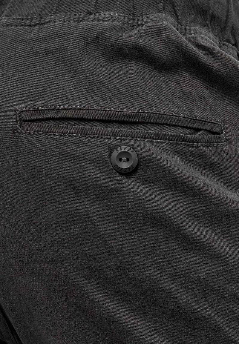Tazzio Tazzio Cargo trousers - anthrazit Outlet