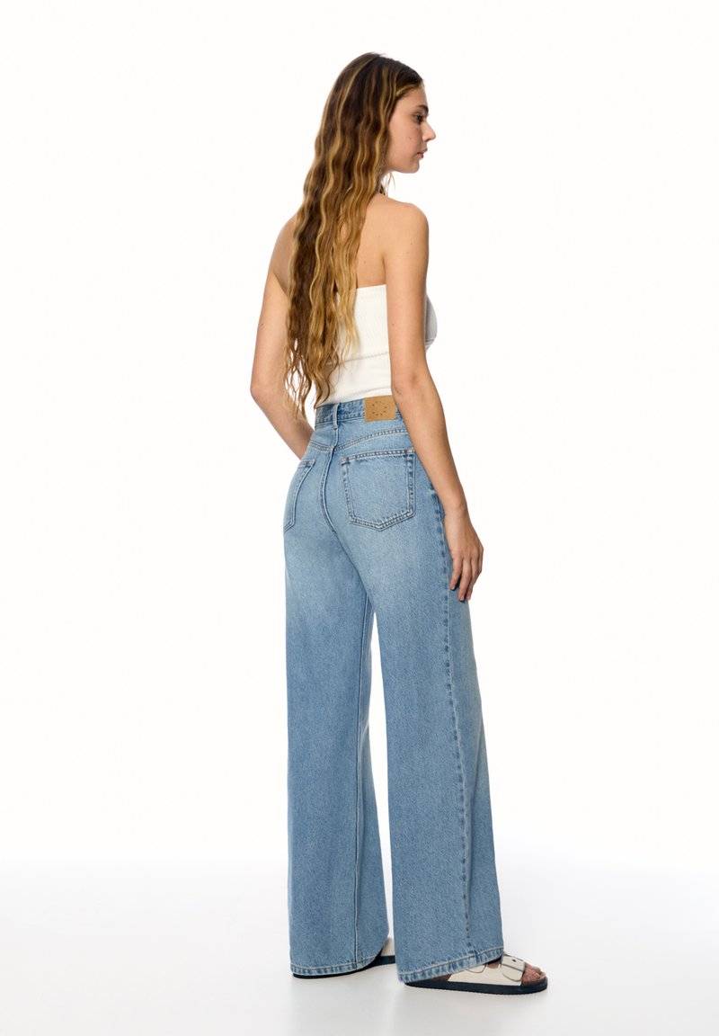 PULL&BEAR PULL&BEAR HIGH WAIST - Flared Jeans - blue Schlussverkauf