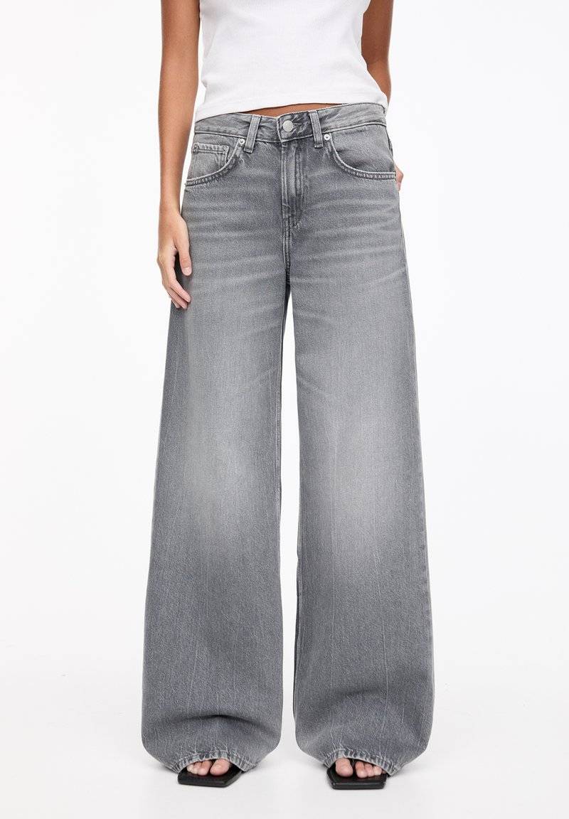PULL&BEAR PULL&BEAR OVERSIZE - Flared Jeans - grey Fabrikverkauf