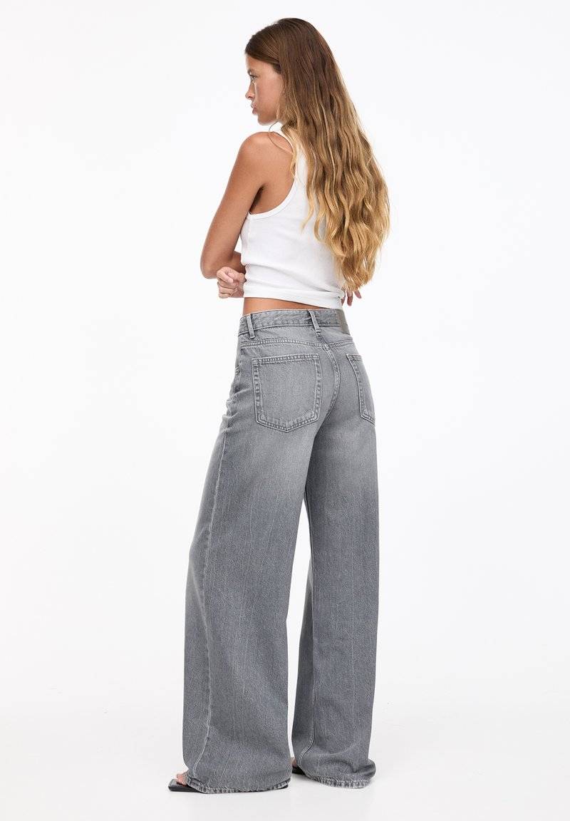 PULL&BEAR PULL&BEAR OVERSIZE - Flared Jeans - grey Fabrikverkauf